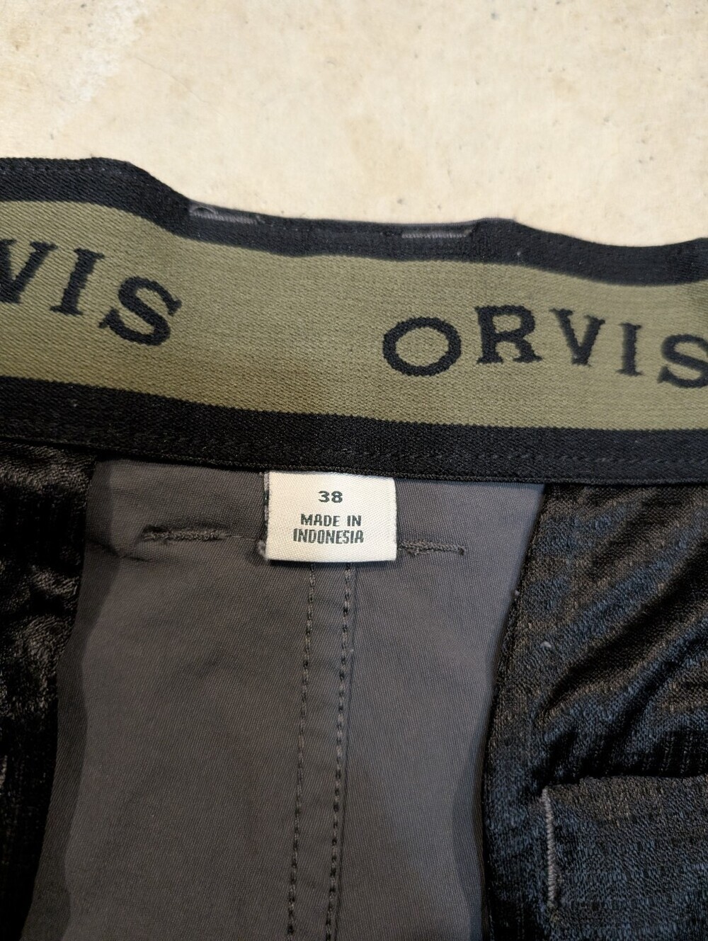 Orvis Men's Charcoal Gray Cargo Hybrid Nylon Shorts - Picture 2 of 7
